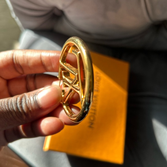 Louise Hoop Louis Vuitton Earrings - Picture 8 of 16